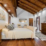 Villa Tania