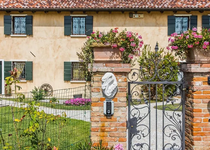 Villa Tania